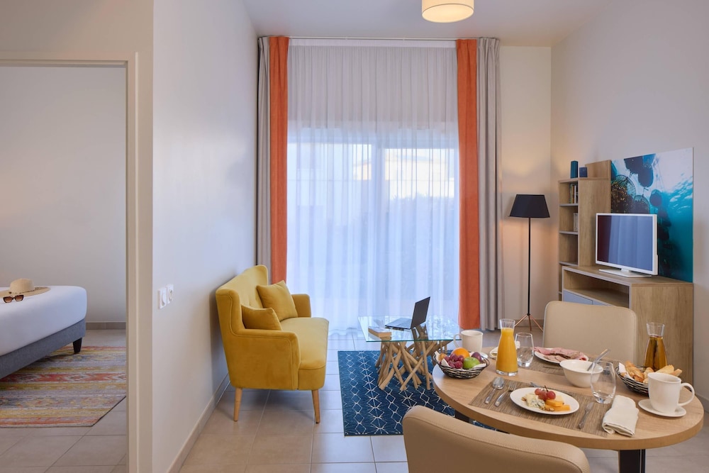 Room, 1 Queen Bed, Non Smoking (Upgrade) photo 2