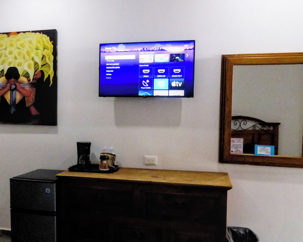 Deluxe Double Room, 2 Double Beds, Poolside, photo 6