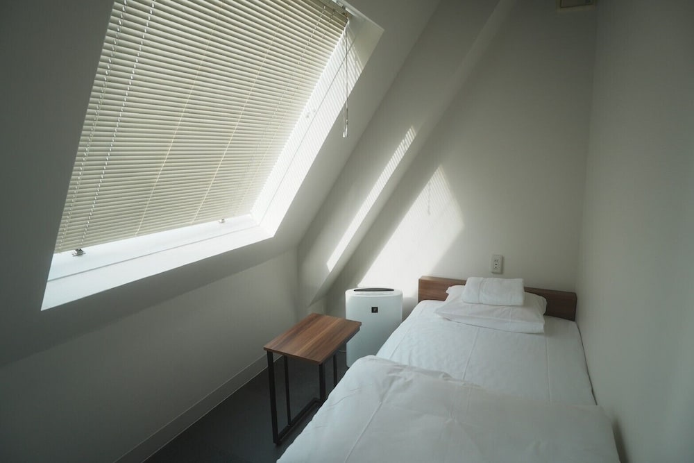 Basic Single Room, Men only, Non Smoking photo 2