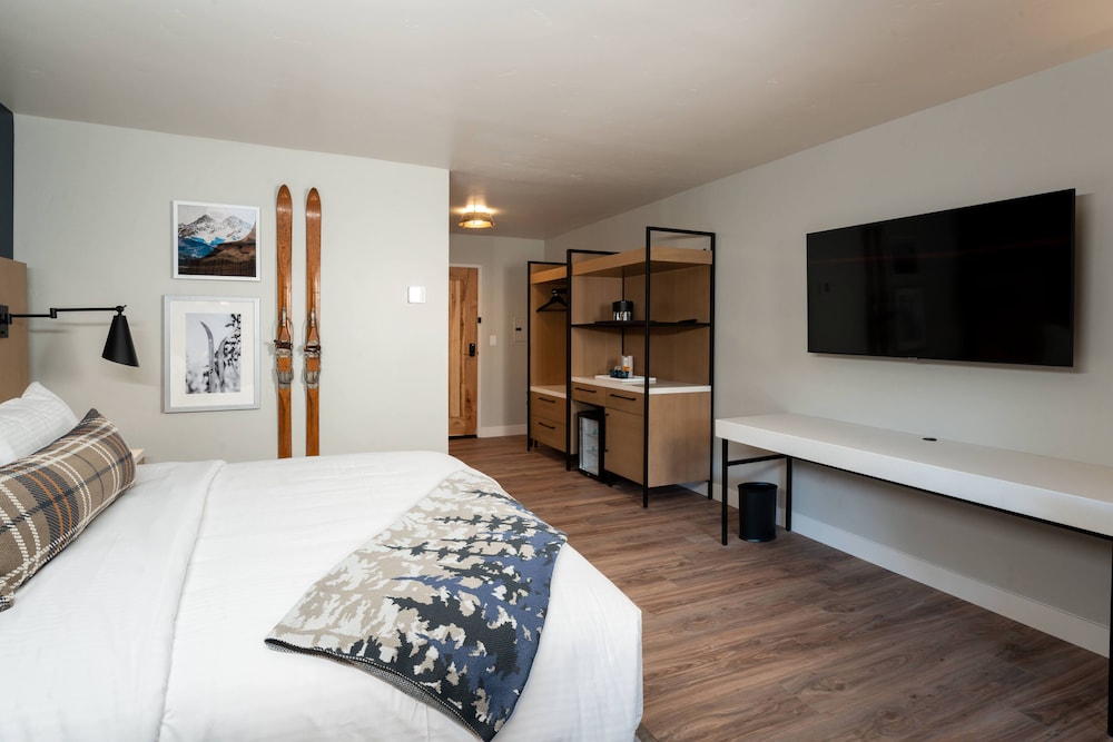 Signature Room, 1 King Bed photo 2