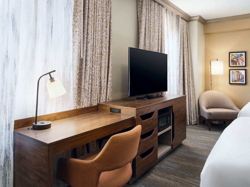 Room, Multiple Beds, City View - Photo 8
