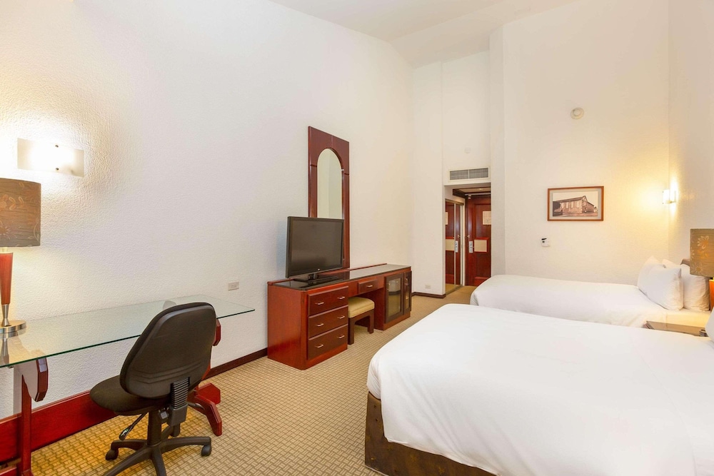 Room, 2 Double Beds, Non Smoking - Photo 1