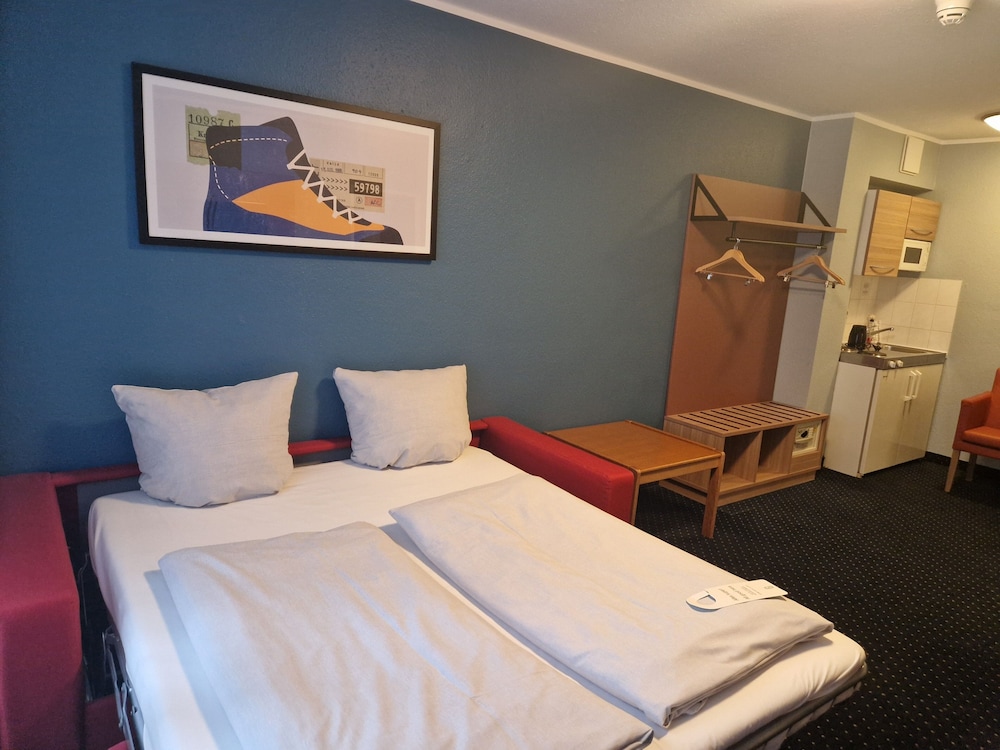 Suite, 1 Bedroom (with Kitchen Area) - Photo 3
