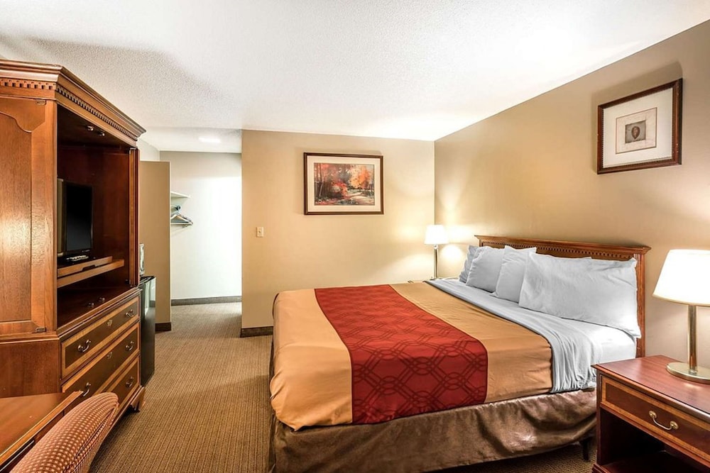 Standard Room, 1 Queen Bed, Non Smoking - Photo 3