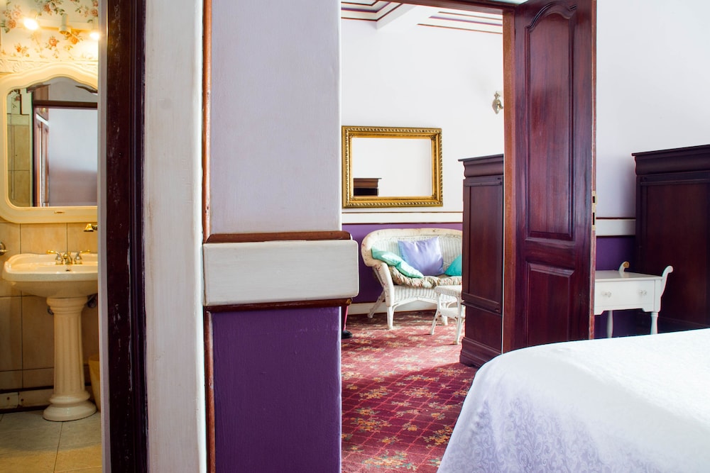 Suite, Lake View