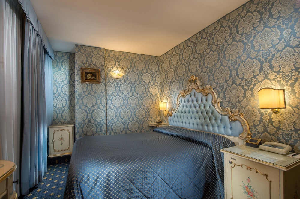 Basic Double Room, 1 Large Twin Bed (Small)