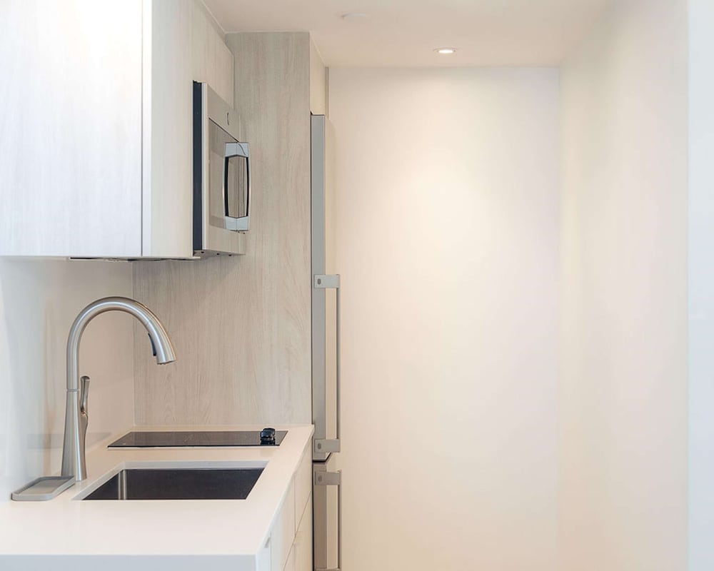 Suite, 1 Bedroom - Photo 4