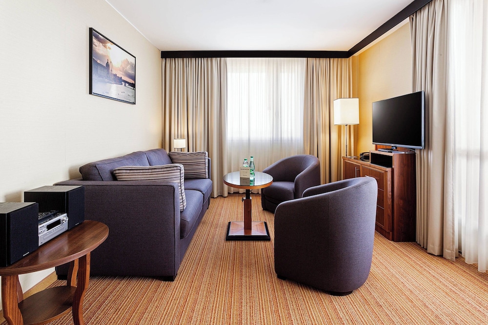 Suite, 1 King Bed with Sofa bed, Balcony photo 1