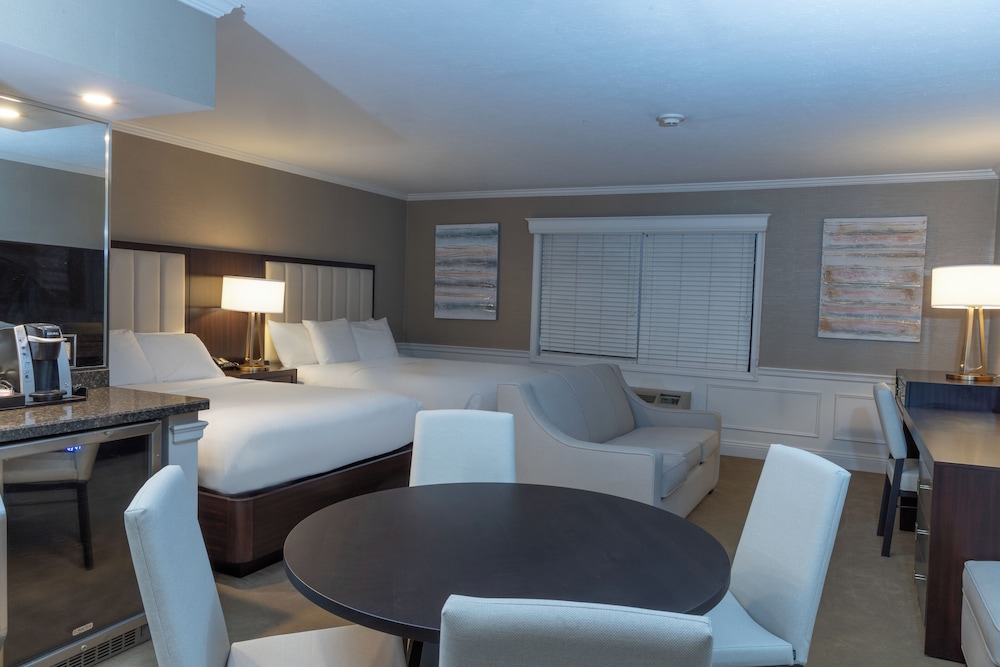 Junior Suite, Multiple Beds photo 3