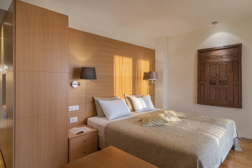 Executive Suite - Photo 6