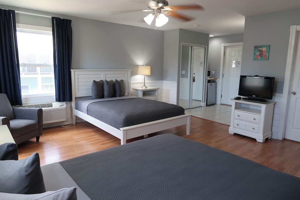 Standard Room, 2 Queen Beds, Courtyard View, 1st Floor, Pet Friendly photo 2