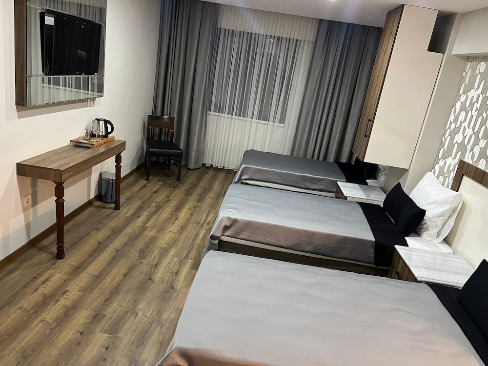 Deluxe Triple Room photo 2