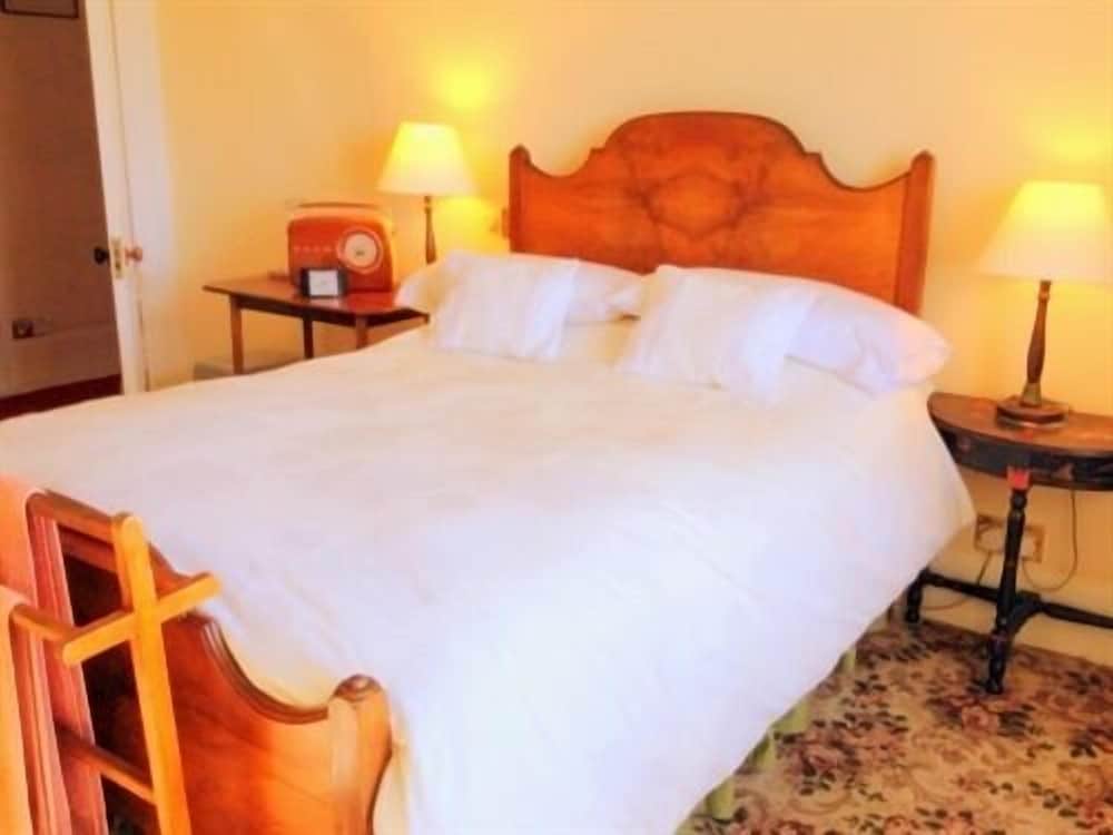 Double Room, Shared Bathroom, Sea View (Drummond room)