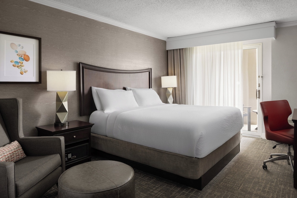Premium Room, Multiple Beds, Balcony - Photo 2