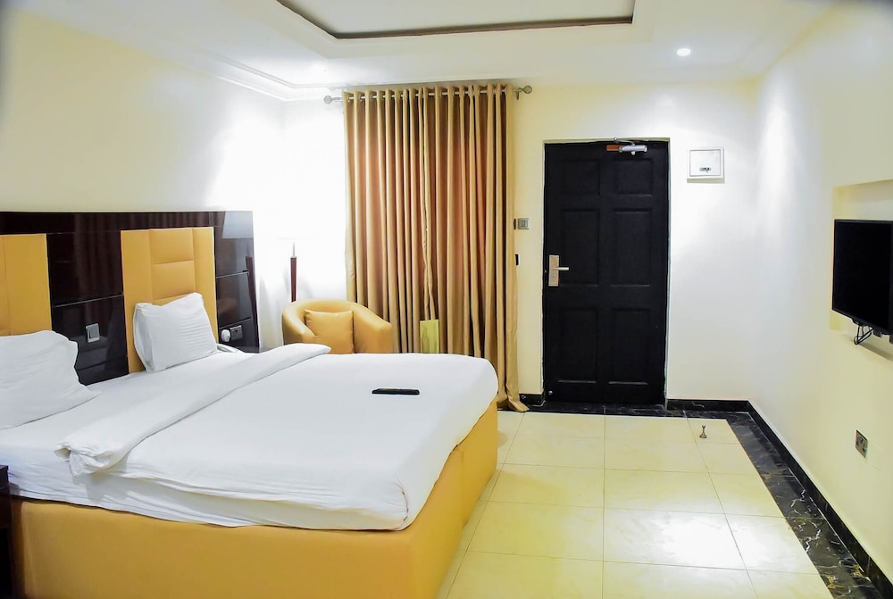 Economy Room, Balcony, City View photo 1