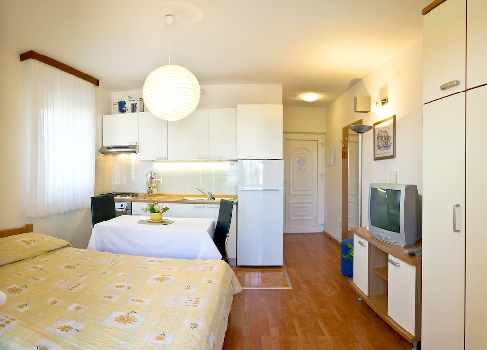 Studio, 1 Double Bed, Balcony, Sea View photo 2
