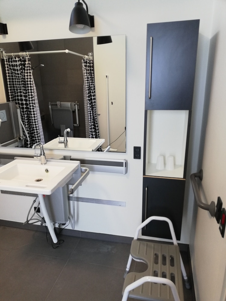 Standard Room, 2 Twin Beds, Hill View photo 3