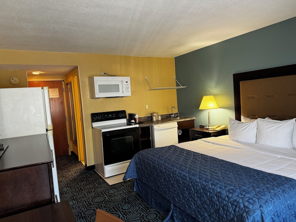 Superior Single Room, 1 King Bed, Kitchen, City View photo 1