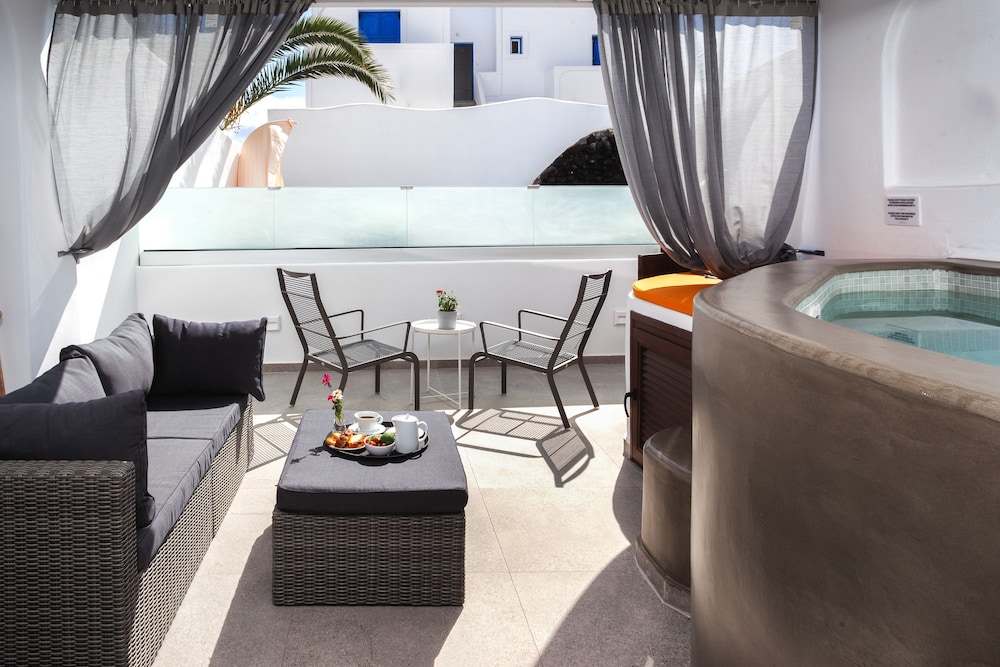 Superior Suite, Hot Tub (External) - Photo 15