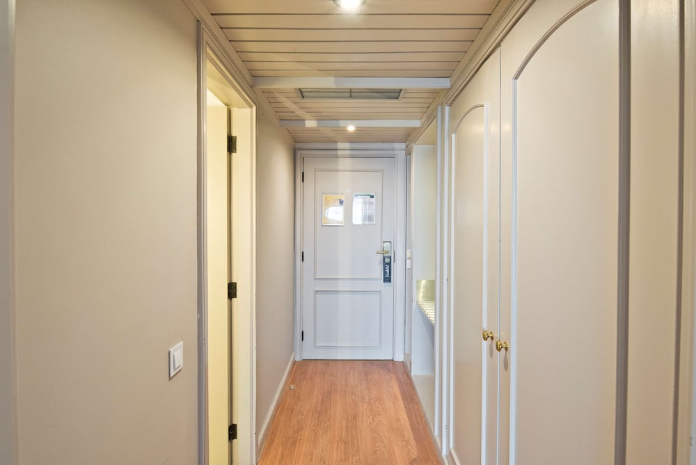 Superior Room, 1 Queen Bed, Balcony, Sea View - Photo 13
