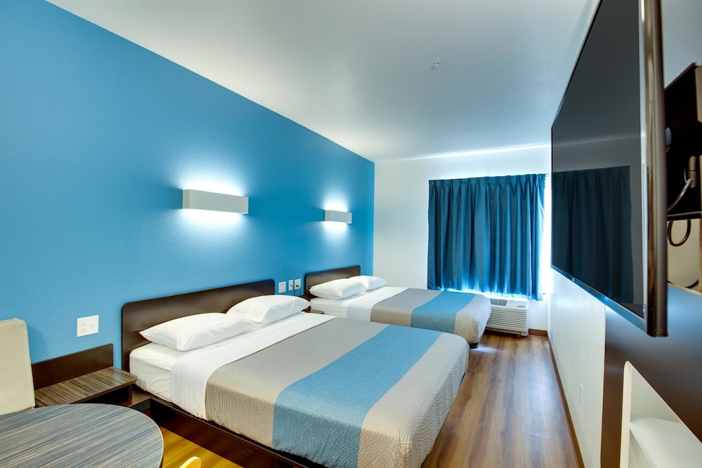 Standard Room, 2 Queen Beds, Non Smoking, Refrigerator photo 1