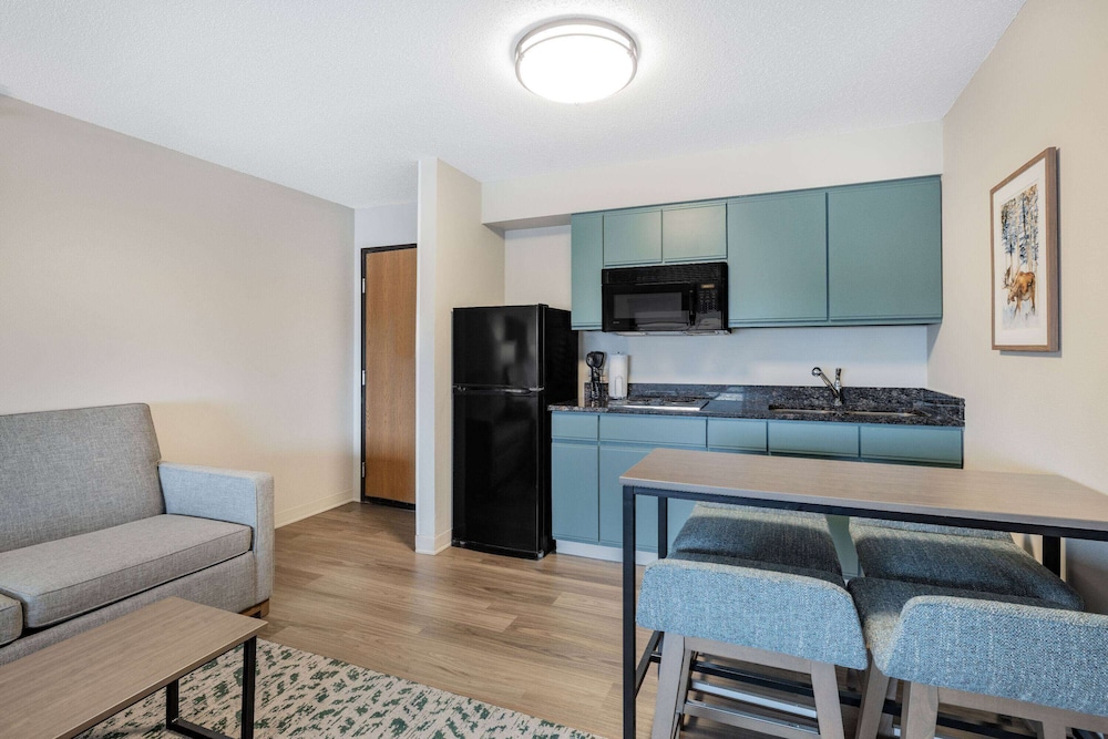 Deluxe Suite, 1 Bedroom, Non Smoking (1 King Bed & 1 Queen Bed) photo 2