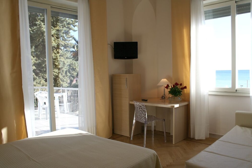 Superior Triple Room - Photo 1