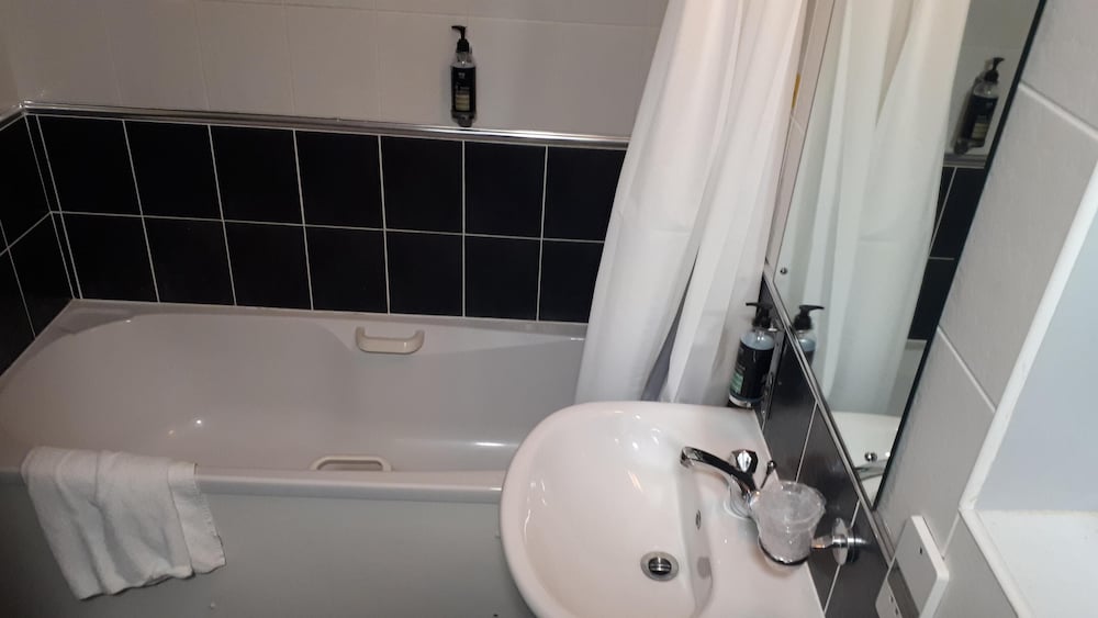 Double Room - Photo 6