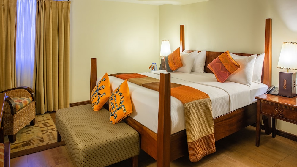 Executive Suite - Photo 1
