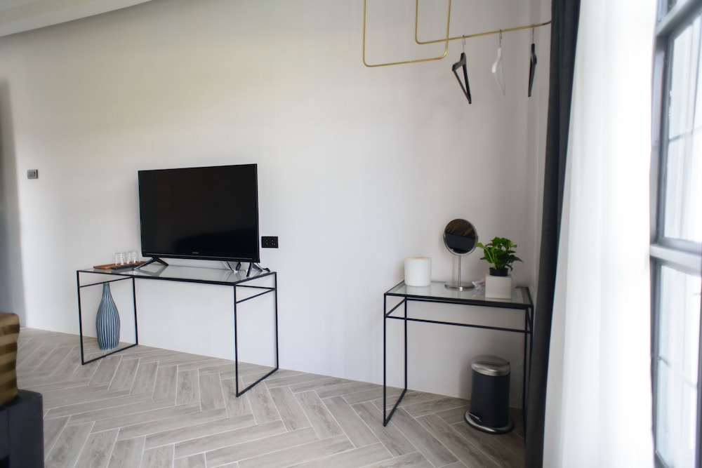 Design Double Room, 1 King Bed, Non Smoking, City View photo 3