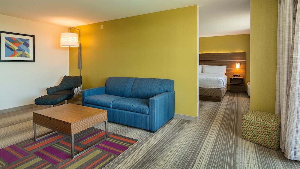 Suite, 1 King Bed, Accessible (Communications, Mobil, Accessible Tub)