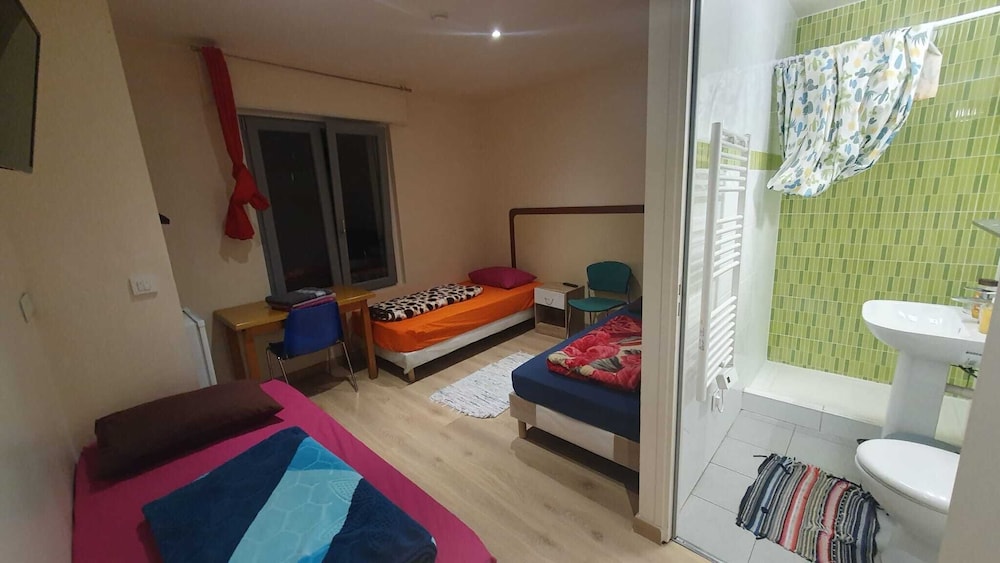 Basic Triple Room photo 3