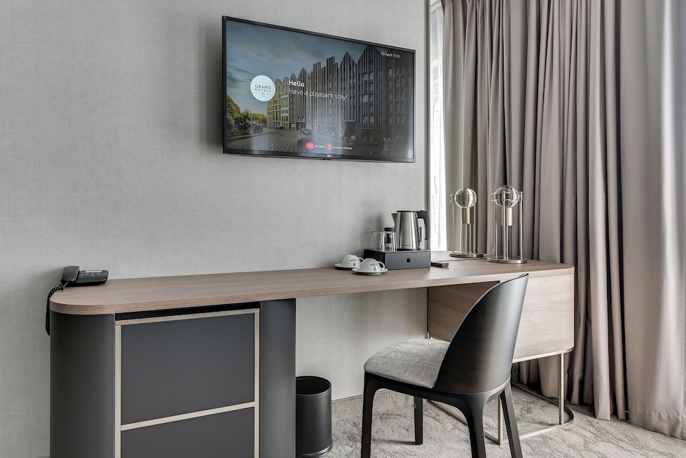 Business Room, Multiple Beds, Non Smoking - Photo 8
