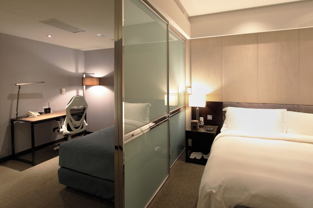 Junior Suite, 1 Double Bed with Sofa bed photo 2