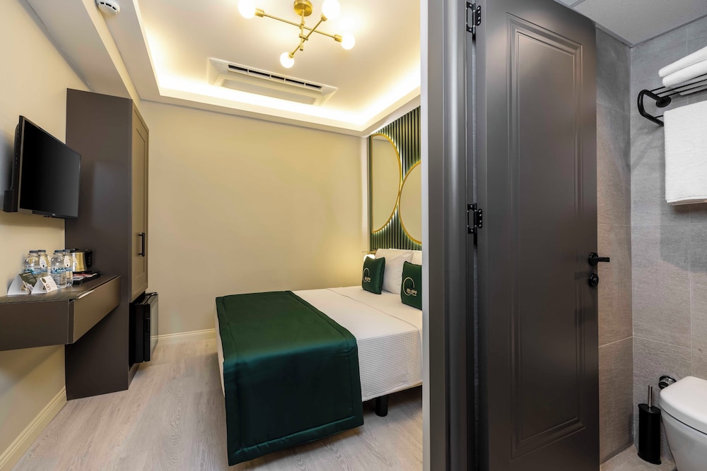 Basic Quadruple Room ( No View ) photo 3