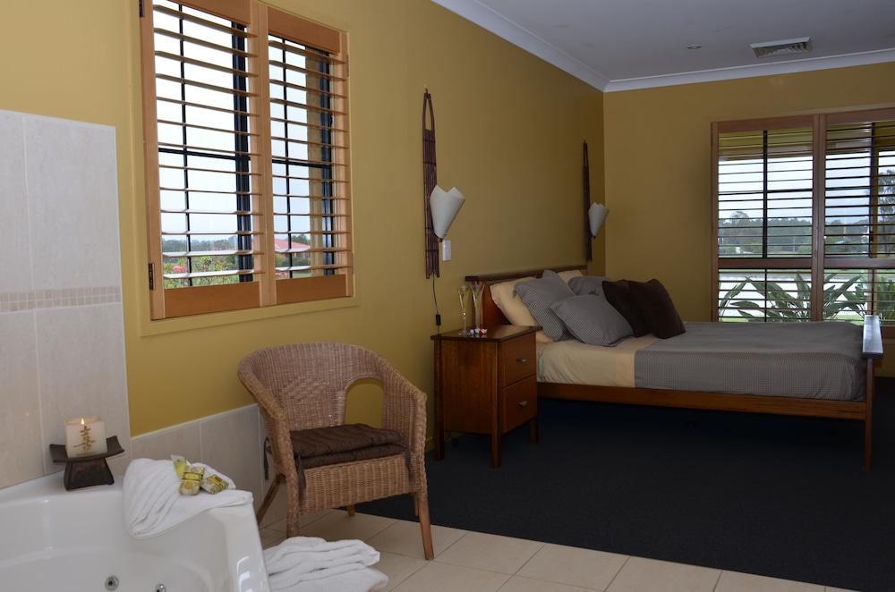 Self Contained Spa Cottage, 1 Bedroom photo 2