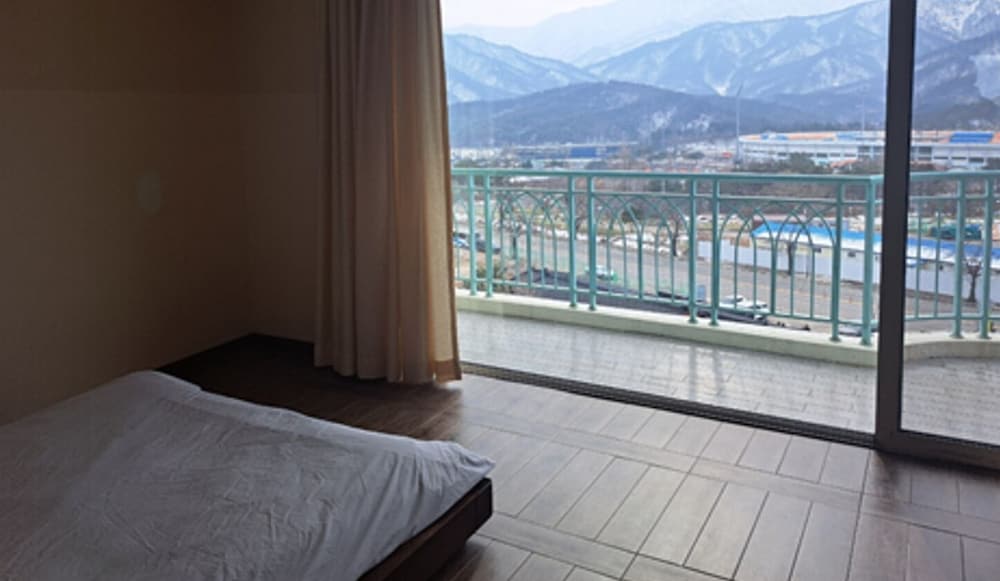 Deluxe Room (26PY / Bed or Ondol randomly assigned) photo 2