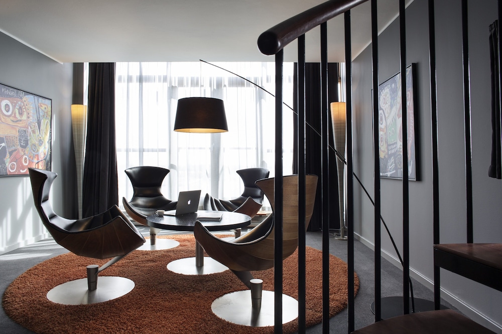 Suite (Harbour) - Photo 3