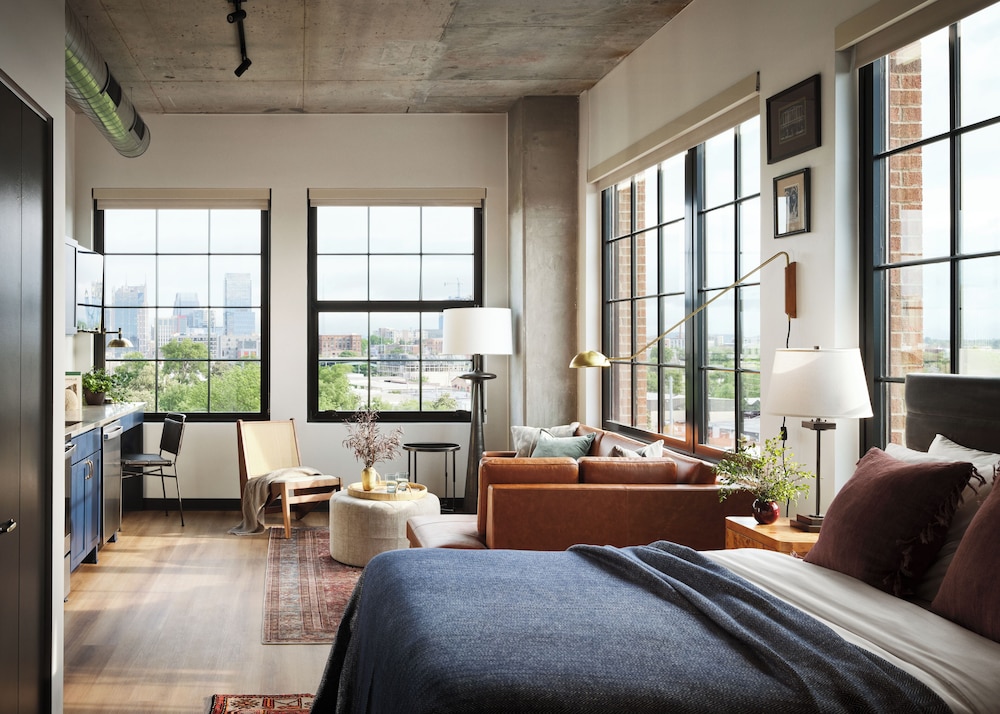 Deluxe Studio Suite