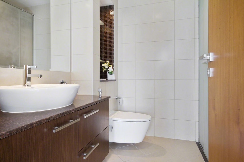 Bespoke Residences -Bay Square  Studio Creek  View photo 3