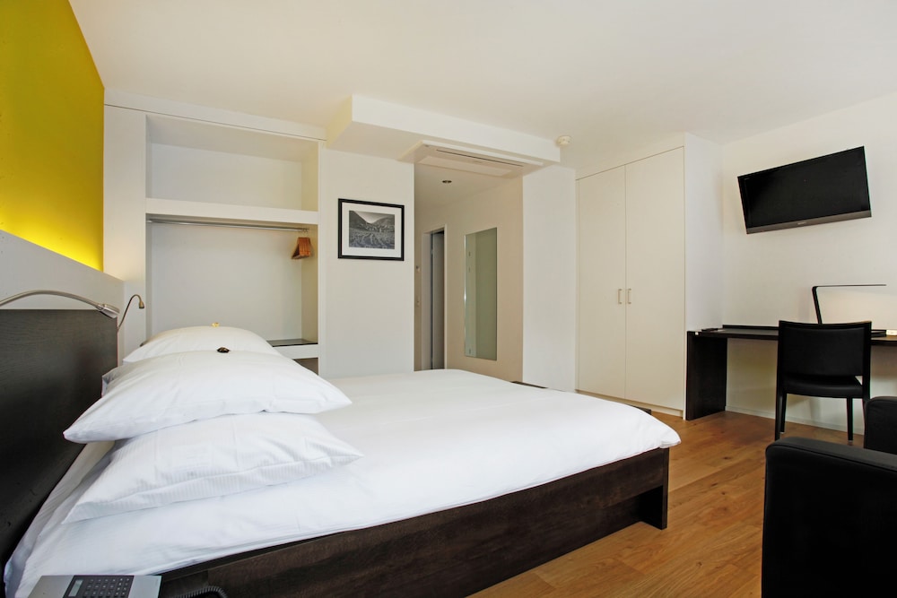 Superior - Room, 1 Queen Bed, Air Condition photo 2