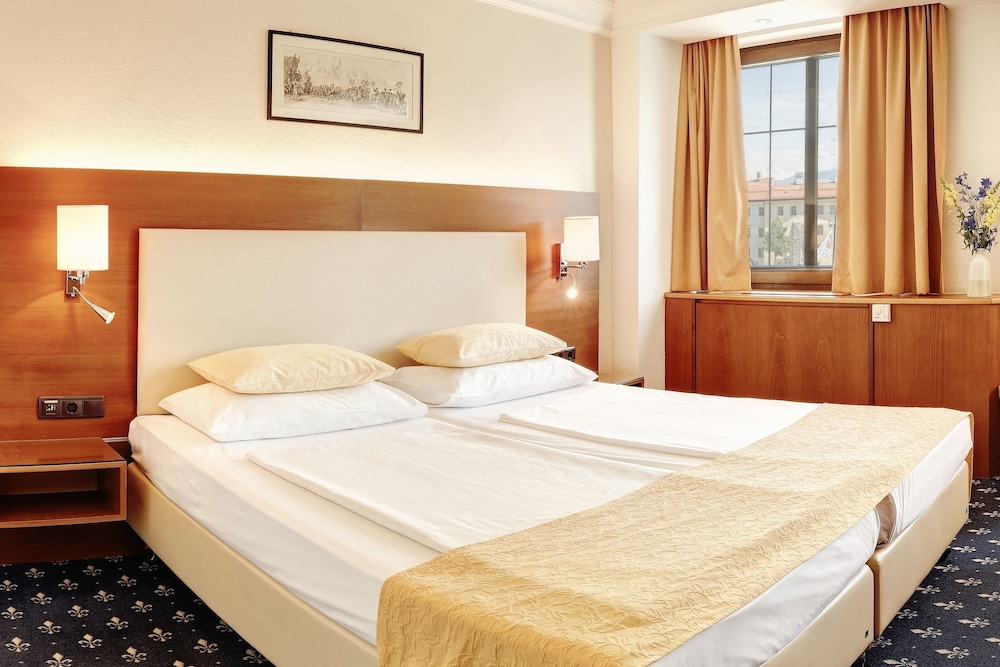 Double Room, River View - Photo 2