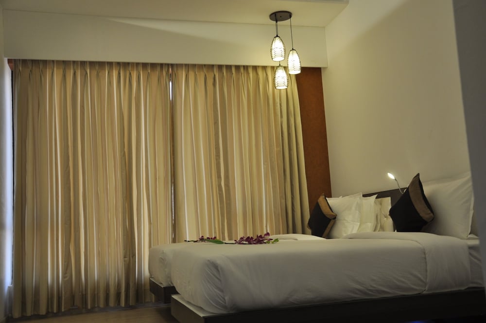 Deluxe Room - Photo 9