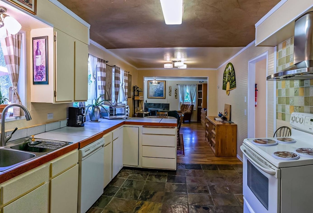 House (2 Bedrooms) photo 2