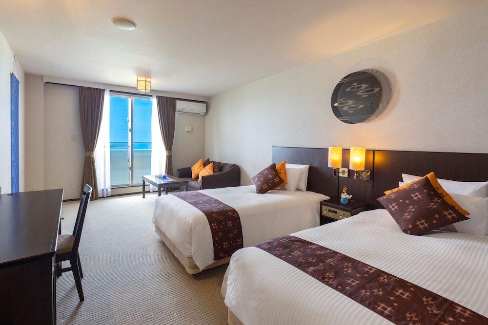 Premier Twin Room, Non Smoking, Ocean View photo 2
