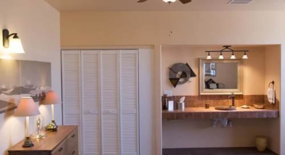 Palo Verde Room With Shared Shower - No Smoking in Rooms or on Grounds photo 2