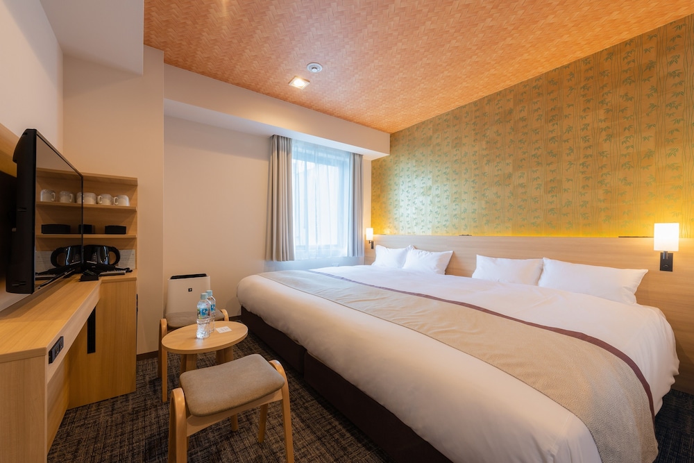 Large King Room, Non Smoking, City View photo 3