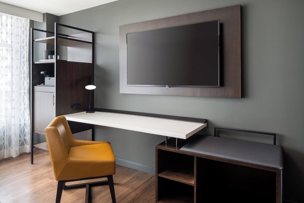 Room, 2 Queen Beds (Mobility/Hearing Access, Roll-in Shwr) - Photo 1