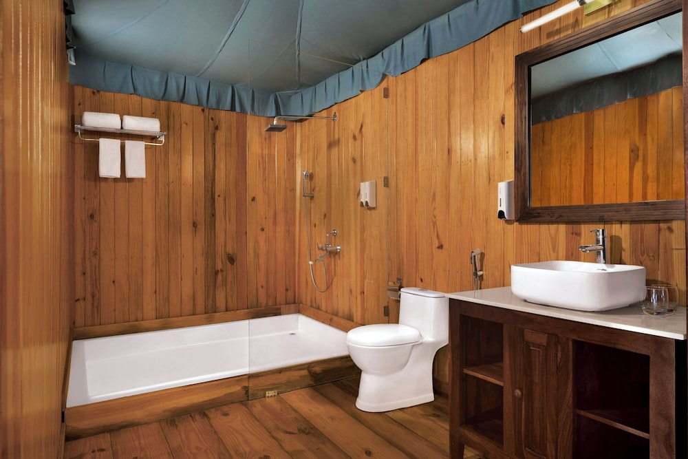 Premium Room, 1 King Bed, Beach View - Photo 2