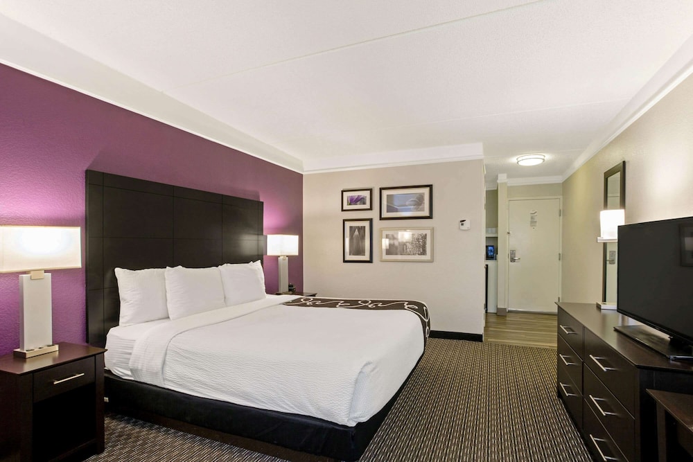 Room, 1 King Bed, Accessible, Non Smoking - Photo 1